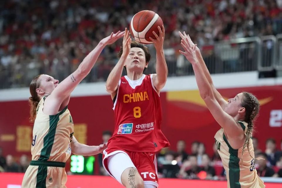 关于赛地聚焦：亚洲杯窗口期热度飙升，里昂回应争议，态度坚定，年轻球员获得机会的信息